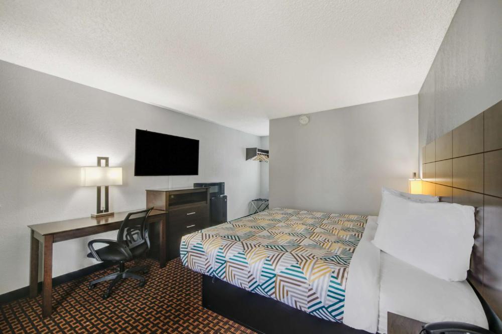 Deluxe Double Room interior