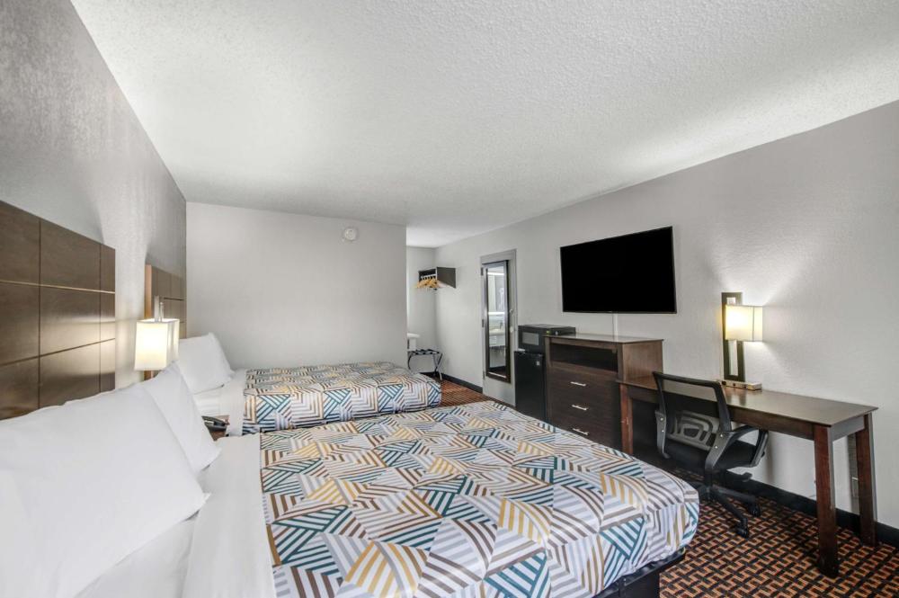 Motel 6 Chickasha, OK